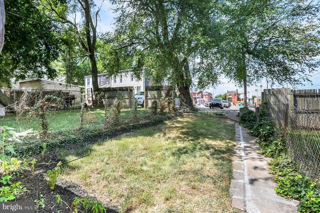 136 S QUEEN ST, York, PA 17403