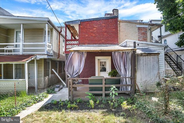 136 S QUEEN ST, York, PA 17403