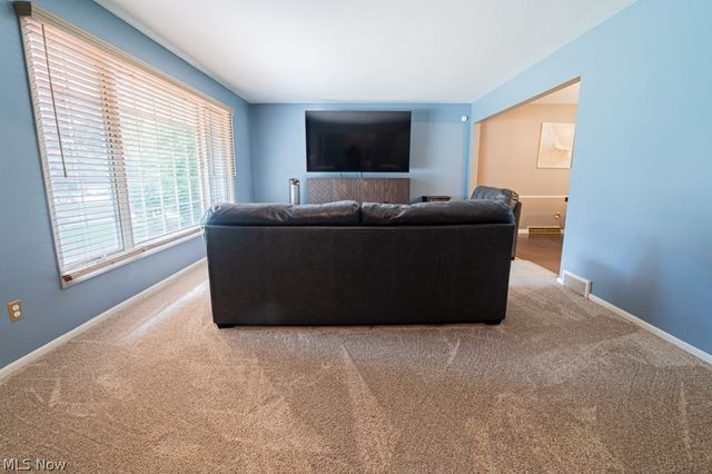 891 Brainard Road, Highland Heights, OH 44143