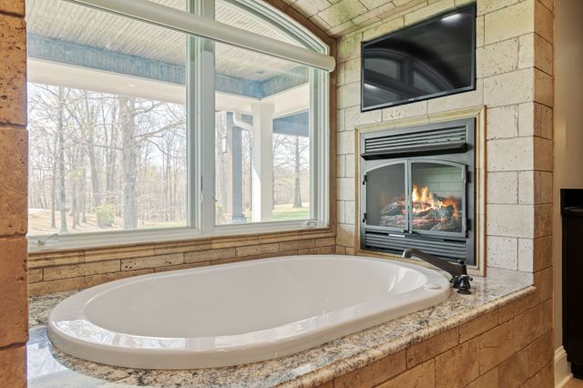 1051 Smith Avenue, Hohenwald, TN 38462