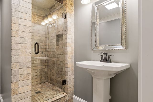 1051 Smith Avenue, Hohenwald, TN 38462