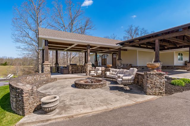 1051 Smith Avenue, Hohenwald, TN 38462