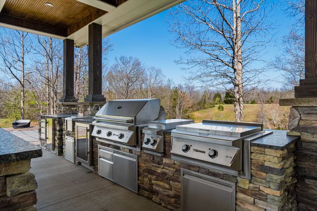 1051 Smith Avenue, Hohenwald, TN 38462