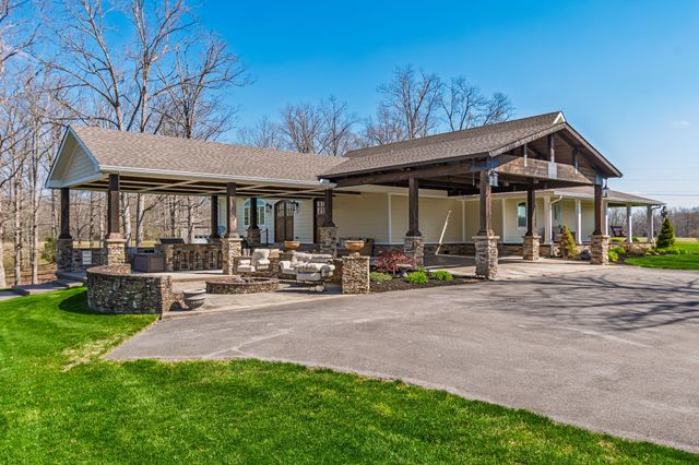 1051 Smith Avenue, Hohenwald, TN 38462