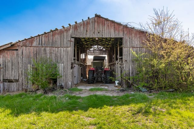 1051 Smith Avenue, Hohenwald, TN 38462