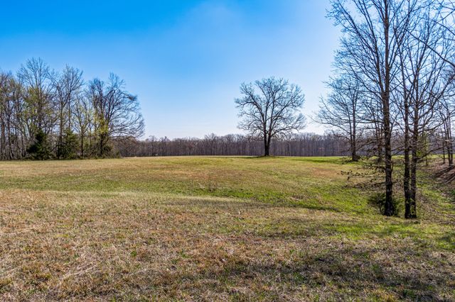 1051 Smith Avenue, Hohenwald, TN 38462