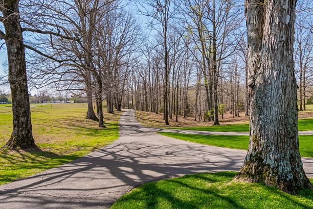 1051 Smith Avenue, Hohenwald, TN 38462