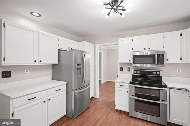 8229 SUNSET DR, Manassas, VA 20110