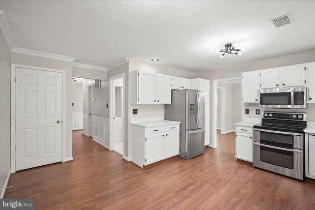 8229 SUNSET DR, Manassas, VA 20110