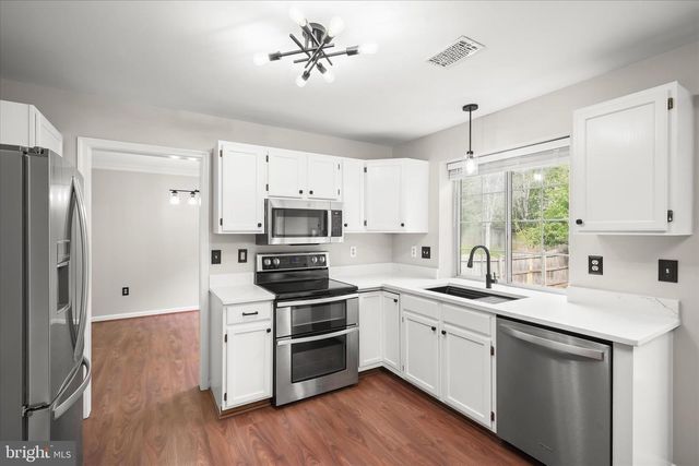 8229 SUNSET DR, Manassas, VA 20110