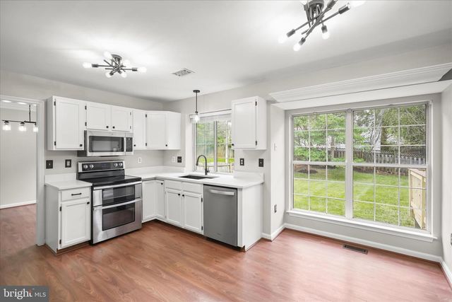 8229 SUNSET DR, Manassas, VA 20110