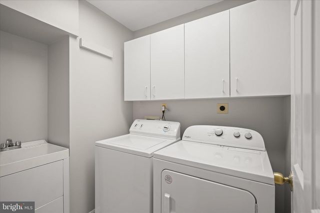 8229 SUNSET DR, Manassas, VA 20110