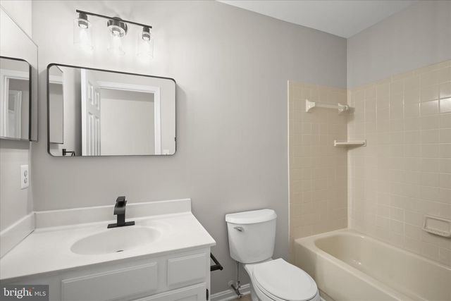 8229 SUNSET DR, Manassas, VA 20110