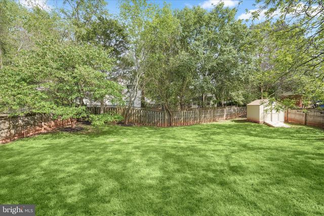 8229 SUNSET DR, Manassas, VA 20110