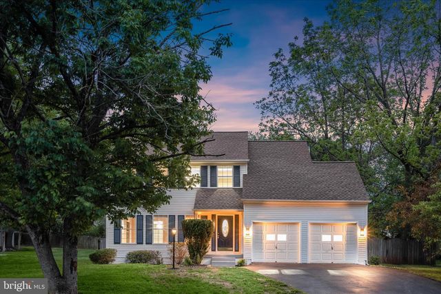 8229 SUNSET DR, Manassas, VA 20110
