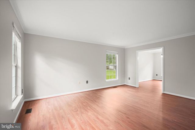 8229 SUNSET DR, Manassas, VA 20110
