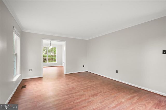 8229 SUNSET DR, Manassas, VA 20110