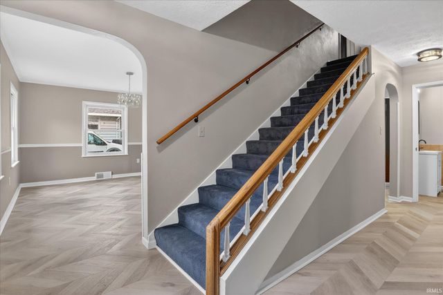 20391 Roosevelt Road, South Bend, IN 46614