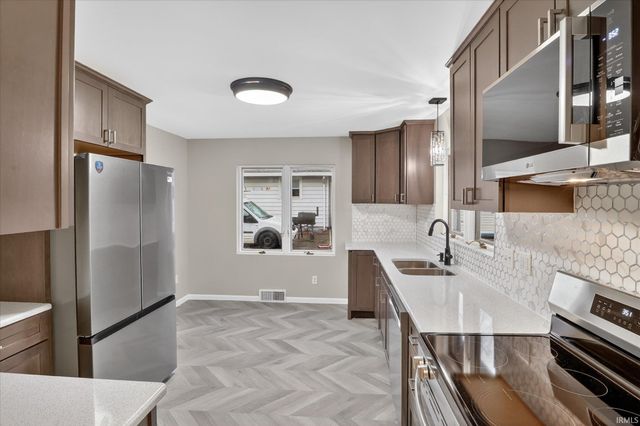 20391 Roosevelt Road, South Bend, IN 46614