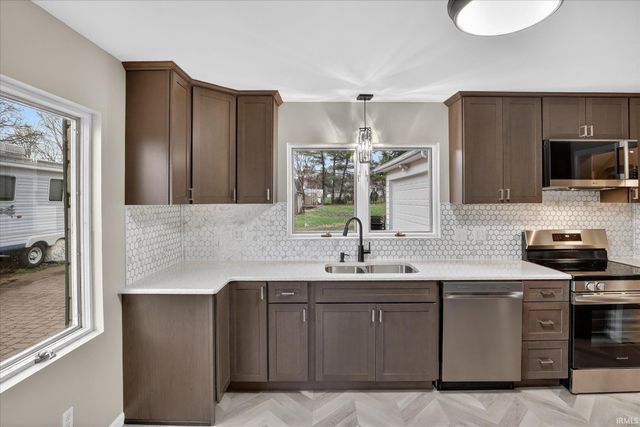 20391 Roosevelt Road, South Bend, IN 46614