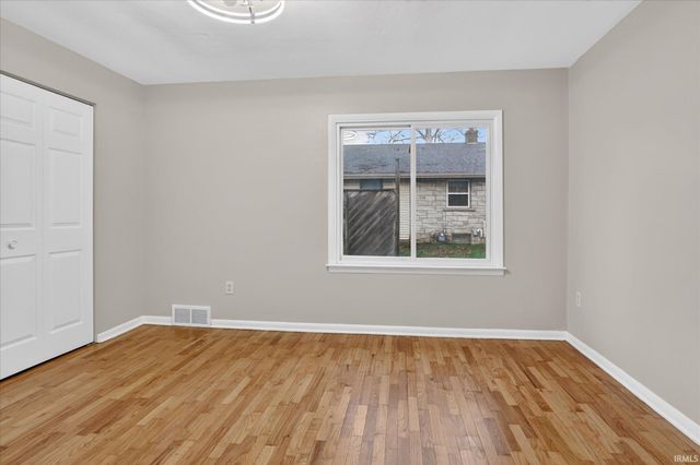 20391 Roosevelt Road, South Bend, IN 46614