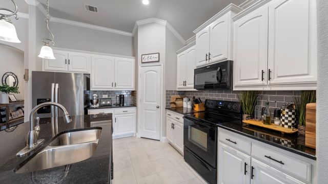 244 Valley View Drive, Waxahachie, TX 75167