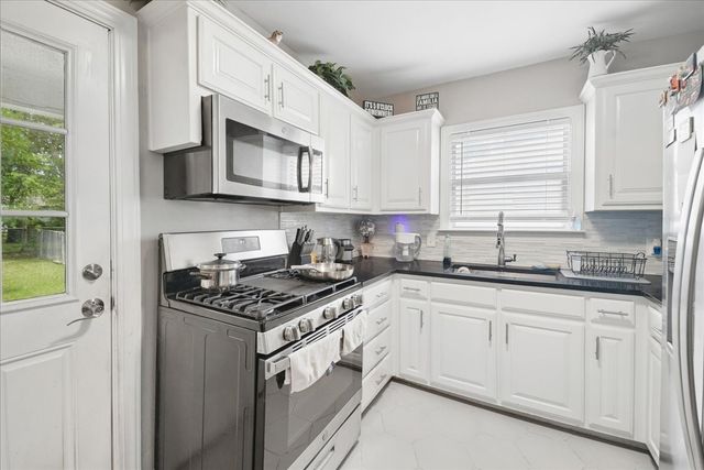 4006 Curzon Avenue, Fort Worth, TX 76107