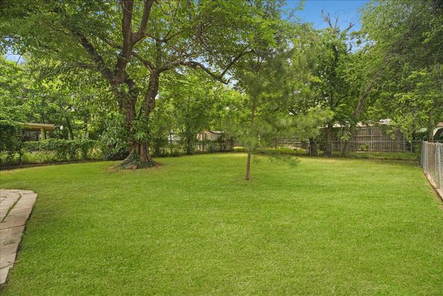 4006 Curzon Avenue, Fort Worth, TX 76107