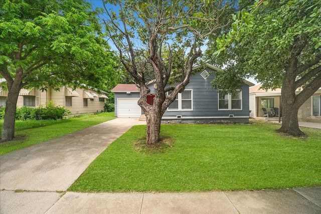 4006 Curzon Avenue, Fort Worth, TX 76107