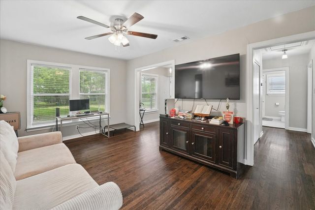 4006 Curzon Avenue, Fort Worth, TX 76107