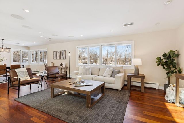 17100 Hampton Court, Minnetonka, MN 55345
