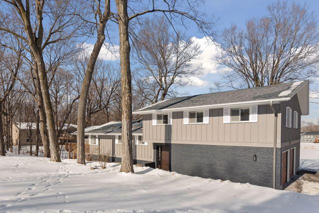 17100 Hampton Court, Minnetonka, MN 55345
