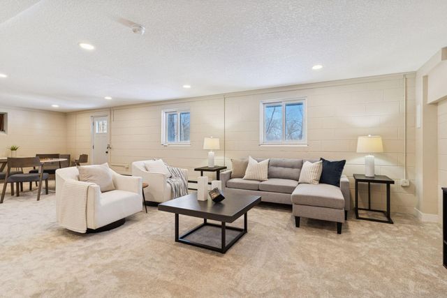 17100 Hampton Court, Minnetonka, MN 55345