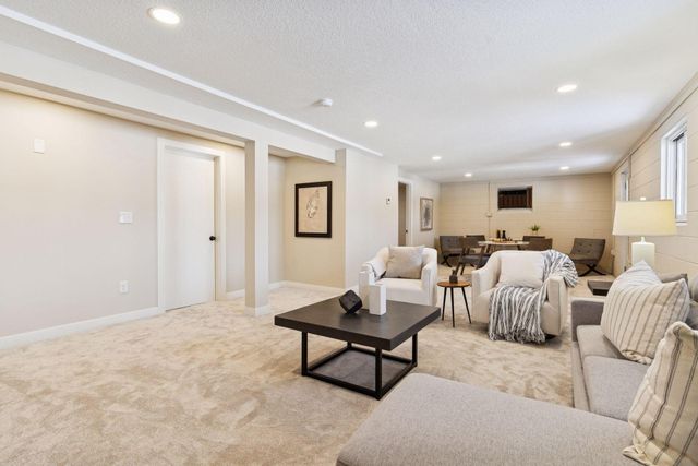 17100 Hampton Court, Minnetonka, MN 55345