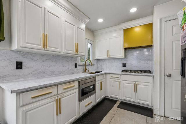 218 McFarlane Road, Colonia, NJ 07067