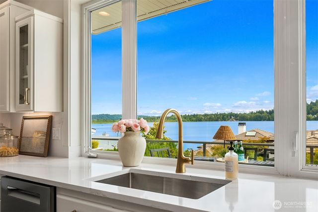 3246 W Lake Sammamish Parkway NE, Redmond, WA 98052