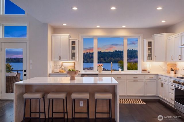 3246 W Lake Sammamish Parkway NE, Redmond, WA 98052