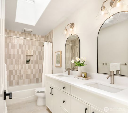 3246 W Lake Sammamish Parkway NE, Redmond, WA 98052