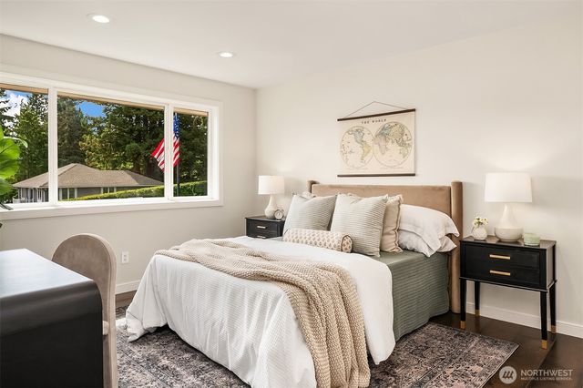 3246 W Lake Sammamish Parkway NE, Redmond, WA 98052