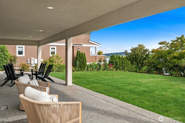 3246 W Lake Sammamish Parkway NE, Redmond, WA 98052