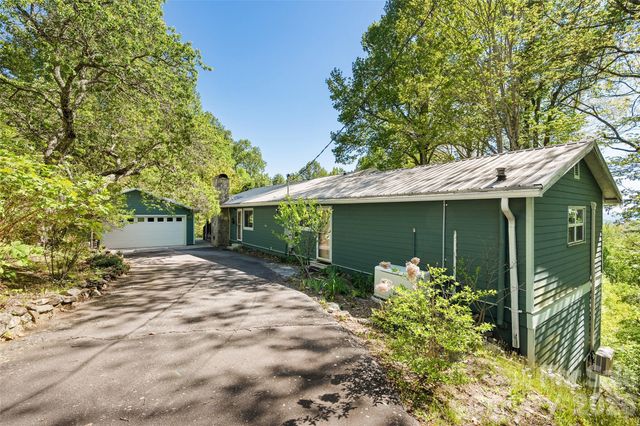 479 Old Dummy Line Road, Balsam, NC 28707