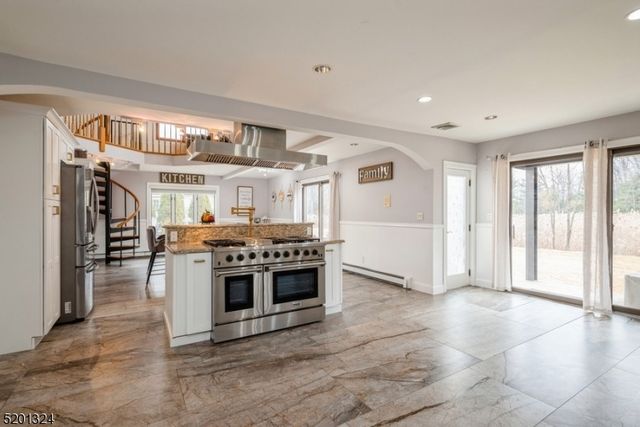 15 Fox Run, North Caldwell Boro, NJ 07006