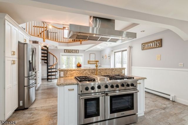15 Fox Run, North Caldwell Boro, NJ 07006