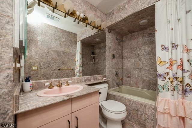 15 Fox Run, North Caldwell Boro, NJ 07006