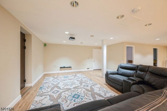 15 Fox Run, North Caldwell Boro, NJ 07006