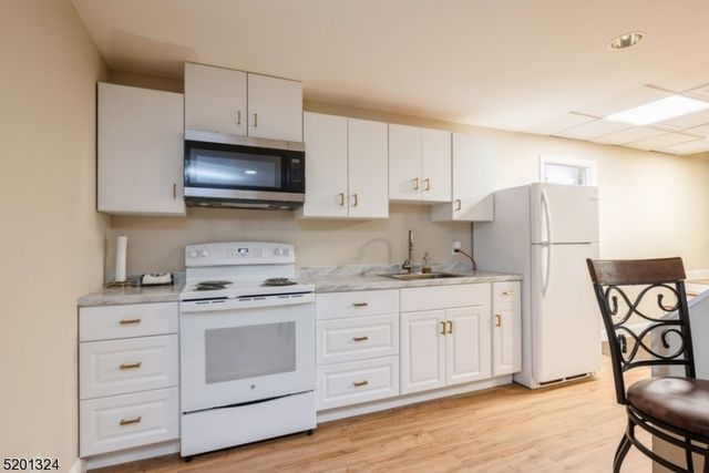 15 Fox Run, North Caldwell Boro, NJ 07006