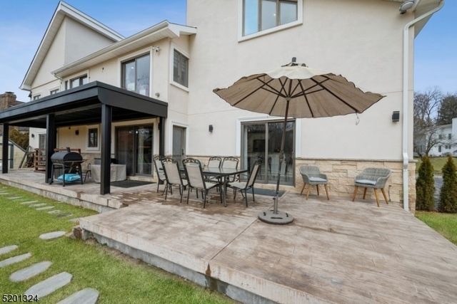 15 Fox Run, North Caldwell Boro, NJ 07006