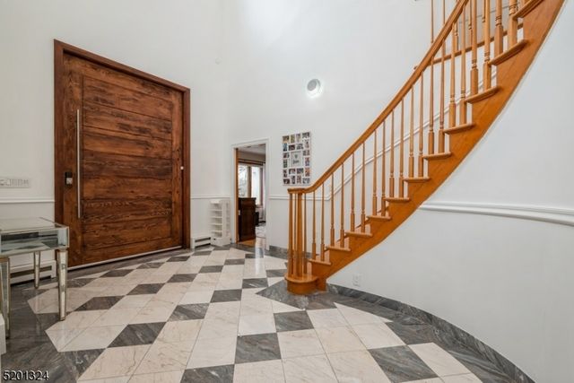 15 Fox Run, North Caldwell Boro, NJ 07006