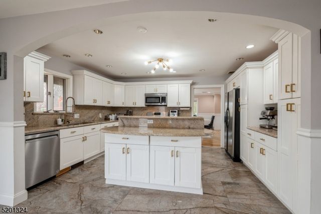 15 Fox Run, North Caldwell Boro, NJ 07006