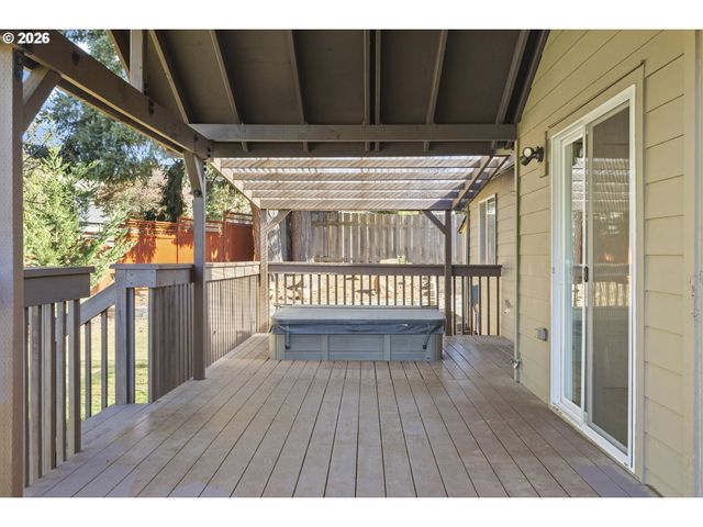 20003 TORREY PINES Ct, Oregon City, OR 97045